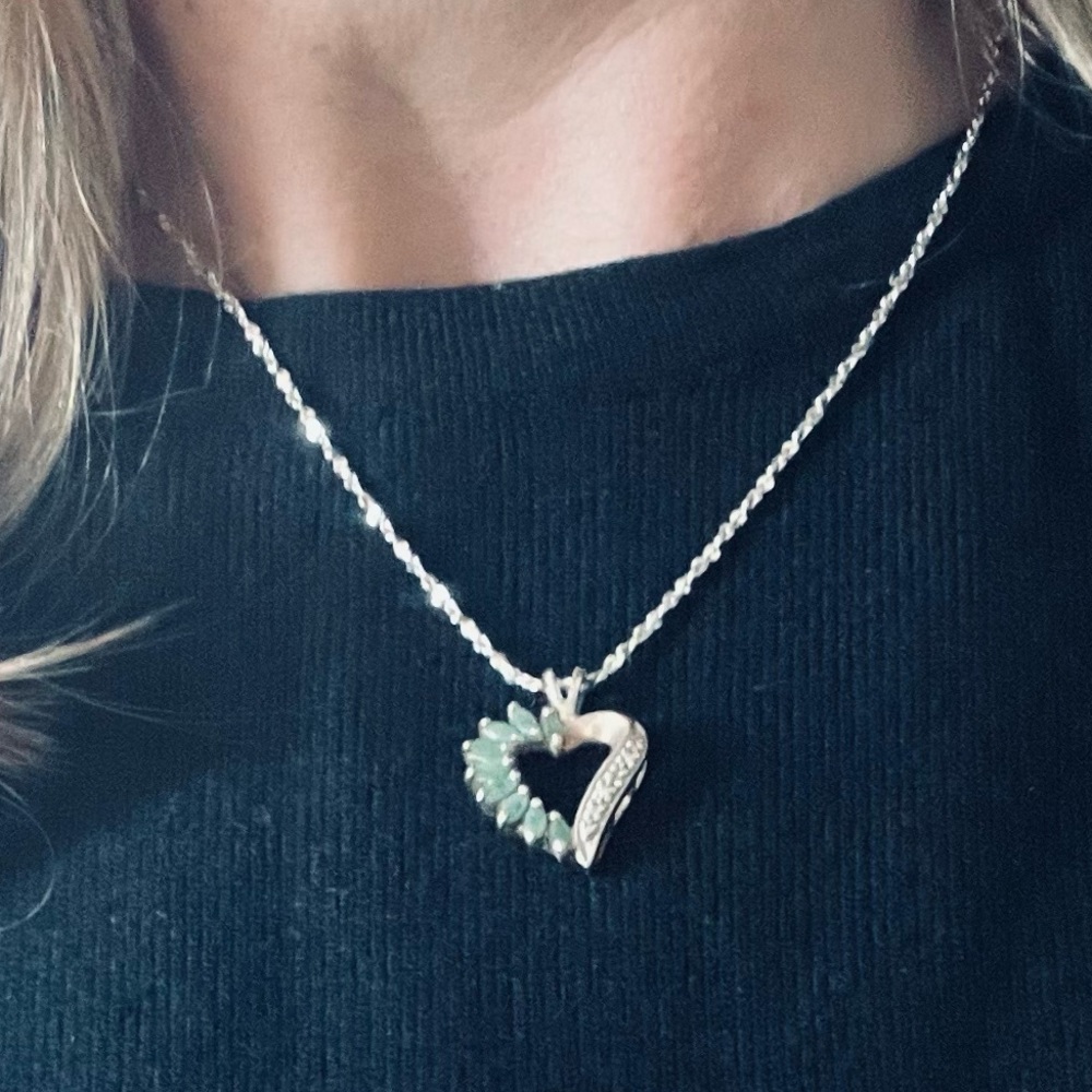 Sterling Silver (925 stamped) Green Emerald Heart Pendant Necklace - Picture 3 of 7